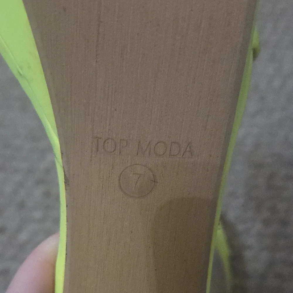 TOP Moda Women's Vibrant Yellow Heels - Picture 4 of 5